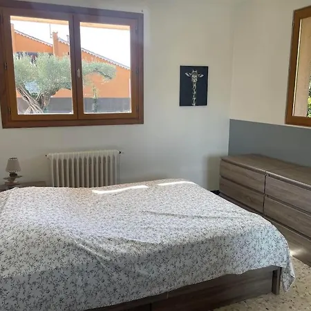 Bas De Avec Piscine Et Exterieur Apartment